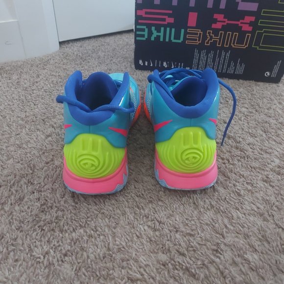 Kyrie 6 Pool (GS) - Picture 4 of 8